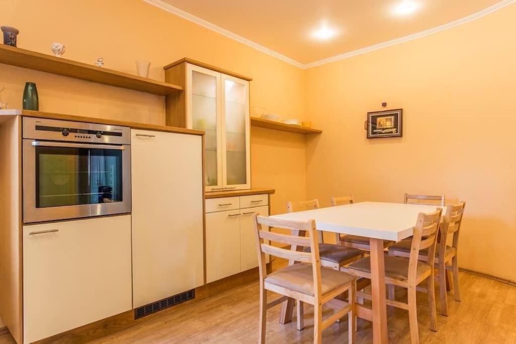 Old Town Apartment Next To Saint Peter'S Church Riga Exterior foto
